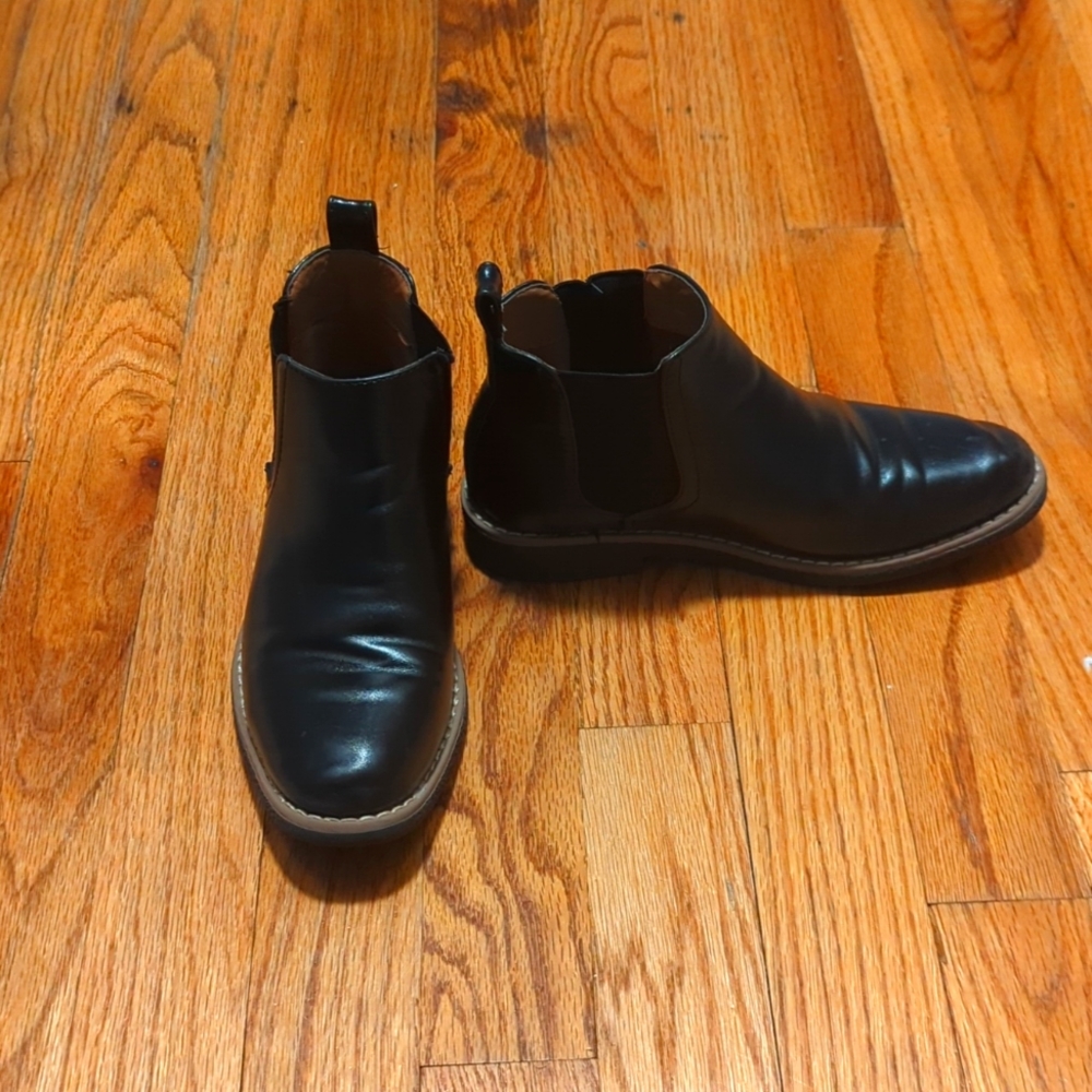 Kids (boys) Black dress shoes, size 1M